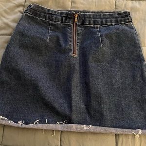 Zip up denim skirt! Size 4
